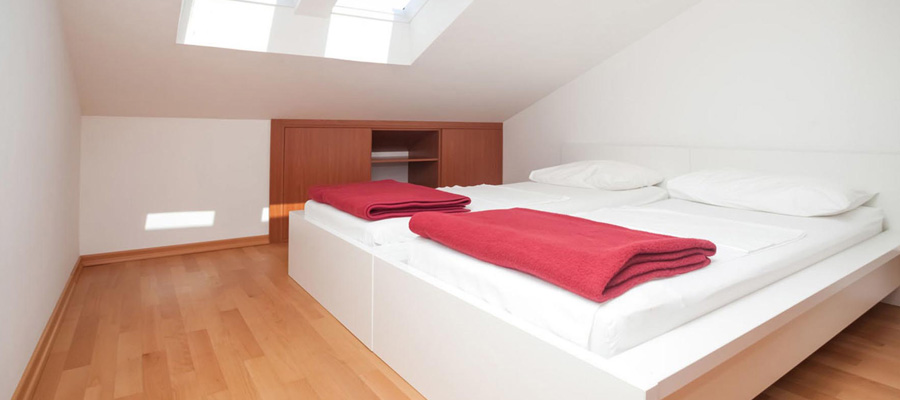 Chambre avec velux double vitrage